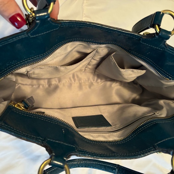 Patent leather Coach bag - Picture 3 of 6